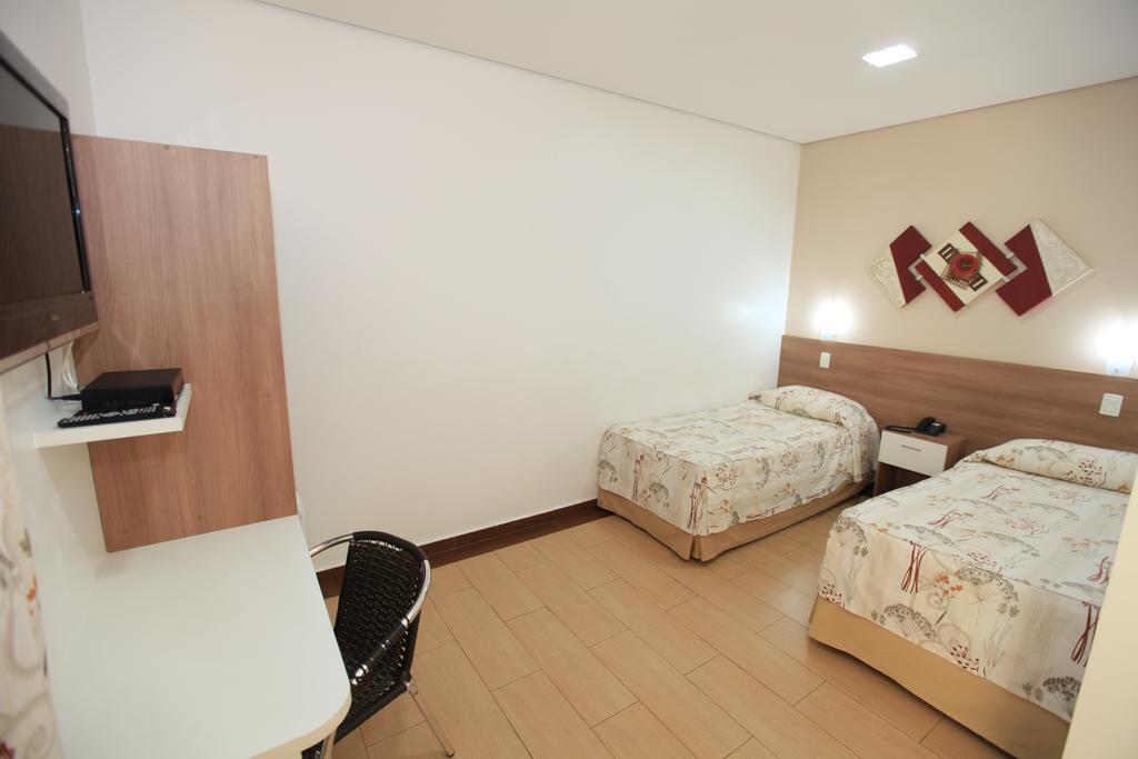 Hotel Oly Plaza Piracicaba Oda fotoğraf